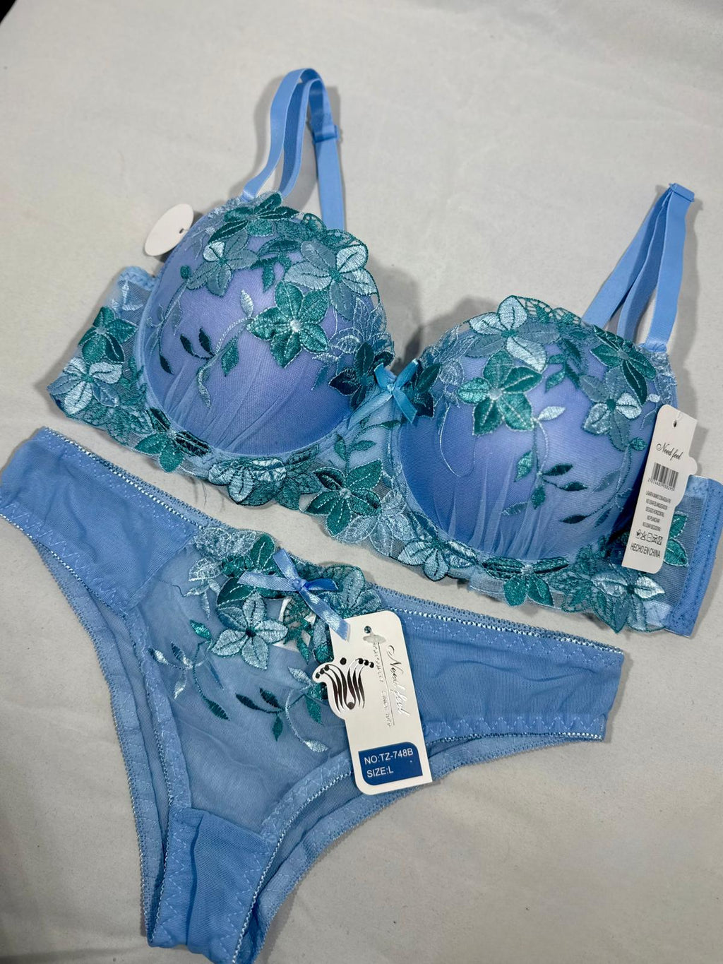 Conjunto Armado Con Push Up y Encaje