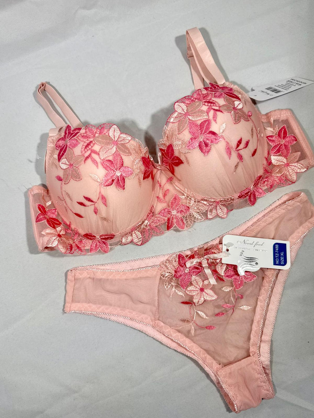 Conjunto Armado Con Push Up y Encaje