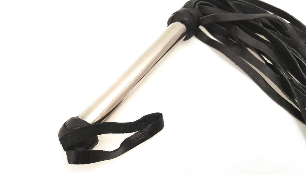 Flogger de Cuero y mango de metal